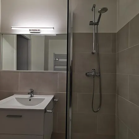 Le Lavandou, 4 Couchages, Vue Mer, Les Pieds Dans L'eau. - Fr-1-803-60